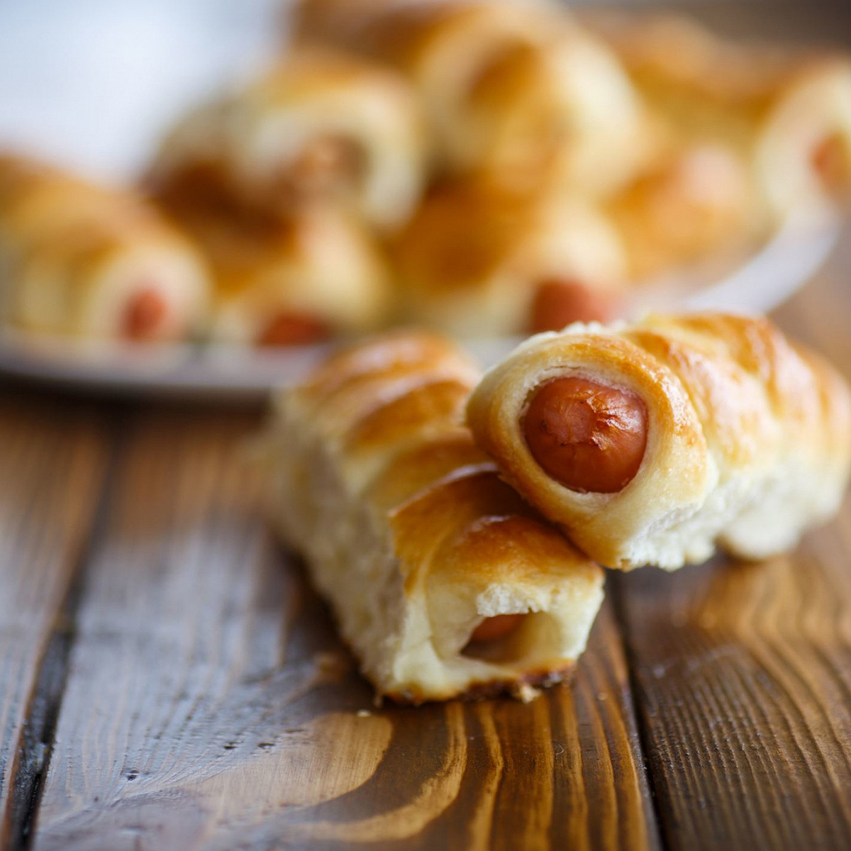 Petits roulés apéritifs à la saucisse