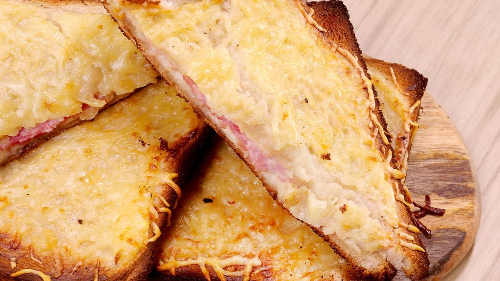 croque-monsieur à la sauce béchamel